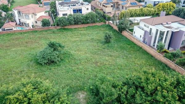 889 m² Land