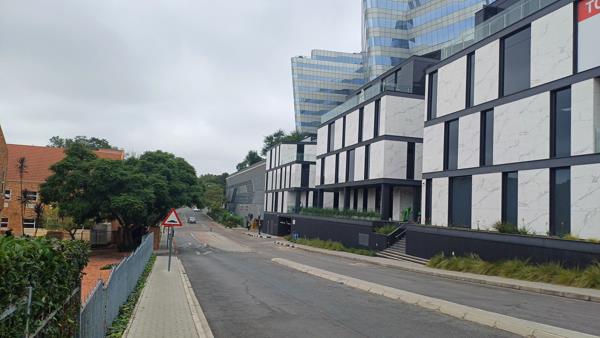 734  m² Commercial space