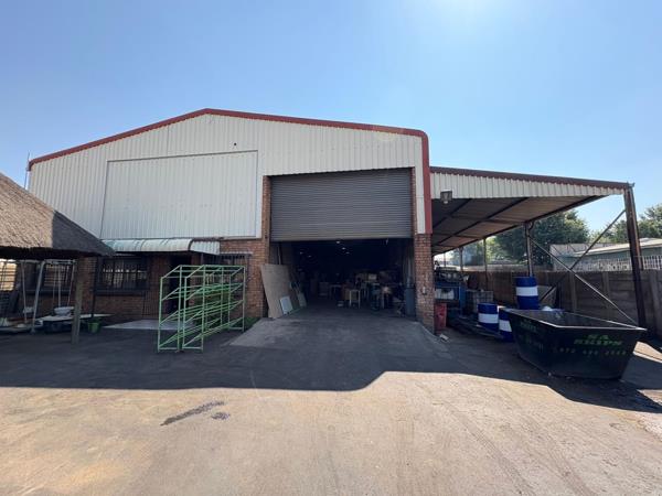 1 100  m² Industrial space