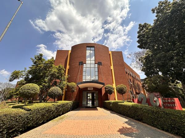 166  m² Commercial space