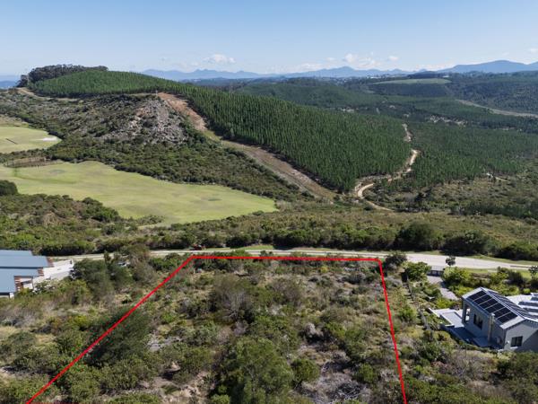 3 250 m² Land