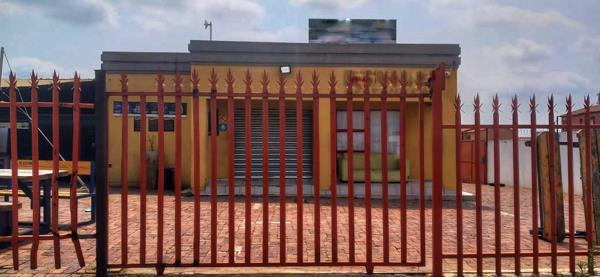 1 200  m² Commercial space