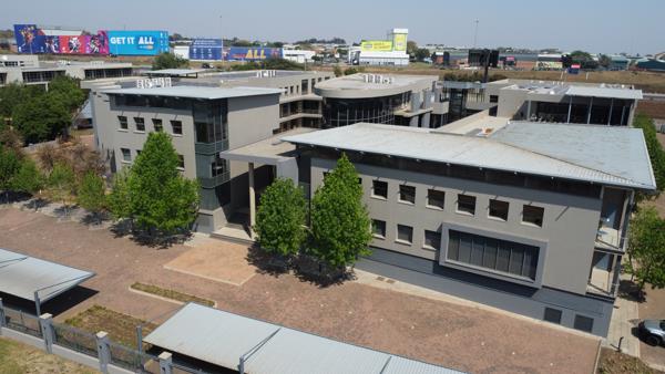 142 m² Commercial space