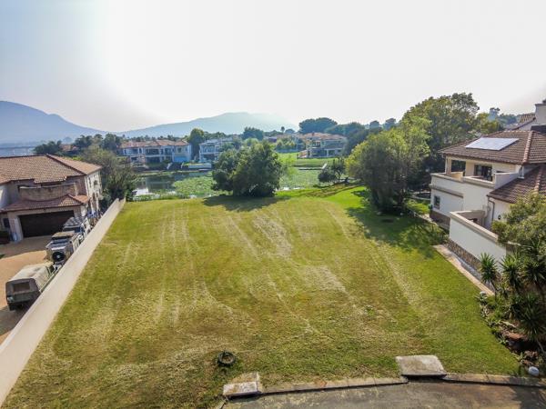 902 m² Land
