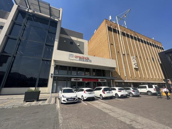 876 m² Commercial space