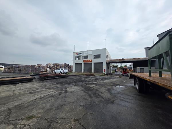 3 000  m² Industrial space