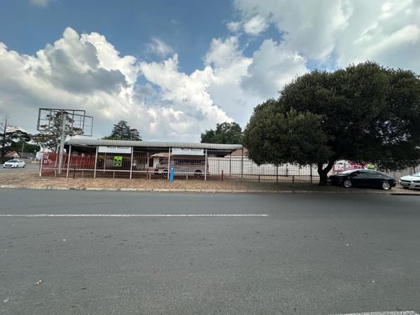 796  m² Commercial space