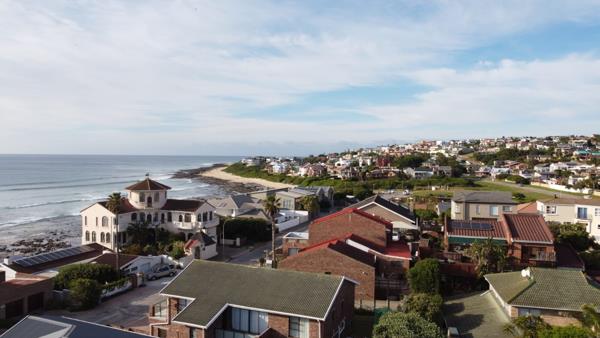 690 m² Land