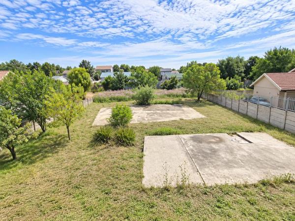 931 m² Land