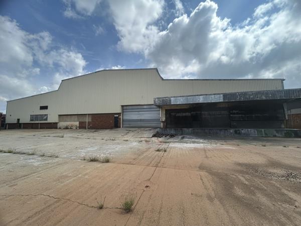 2 400  m² Industrial space