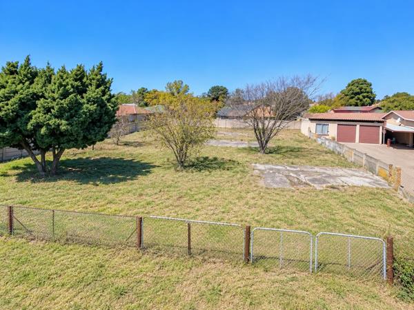 1 020 m² Land