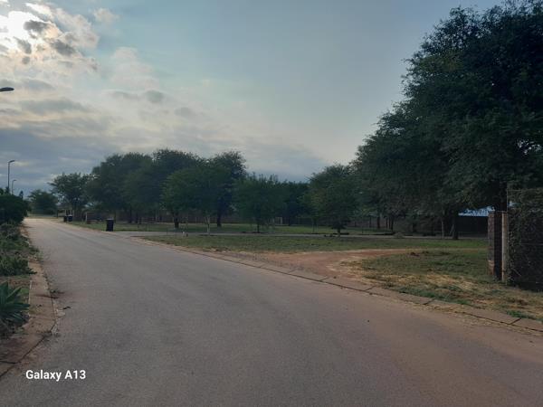 1 061 m² Land