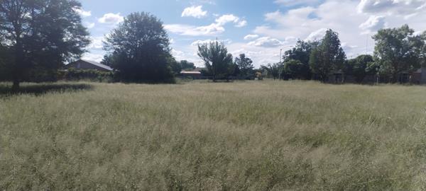 833 m² Land
