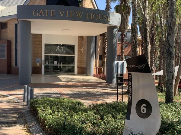 104.2  m² Commercial space