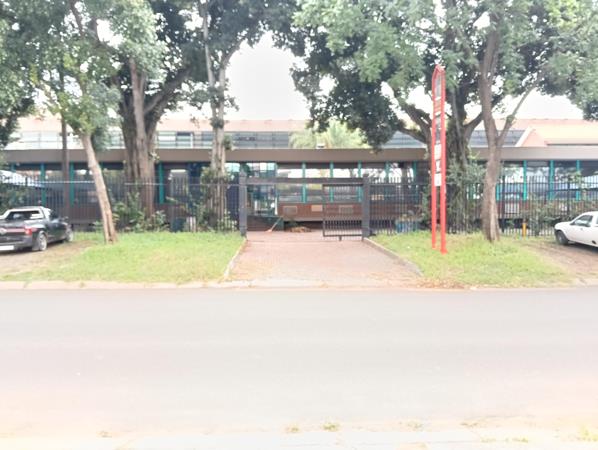 9 800  m² Industrial space