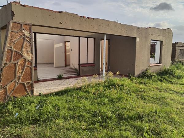 1 012 m² Land