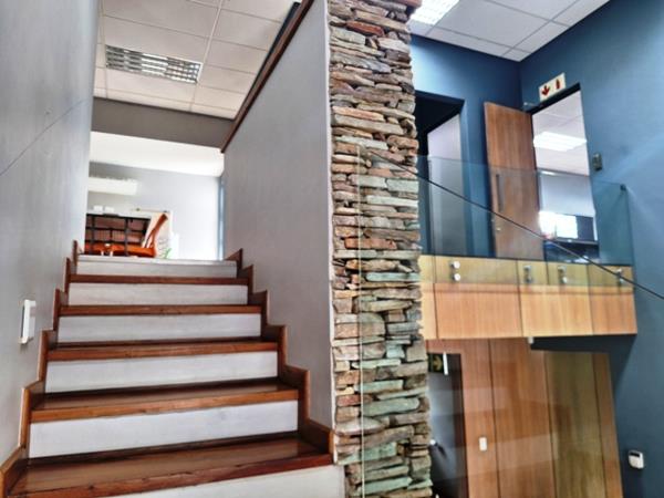 587  m² Commercial space