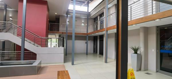 353  m² Commercial space