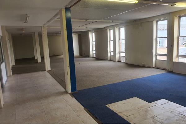 1 000  m² Office Space