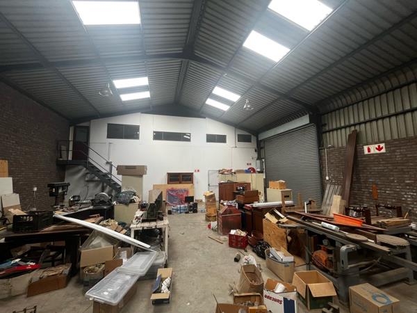 300  m² Industrial space