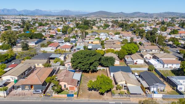 496 m² Land