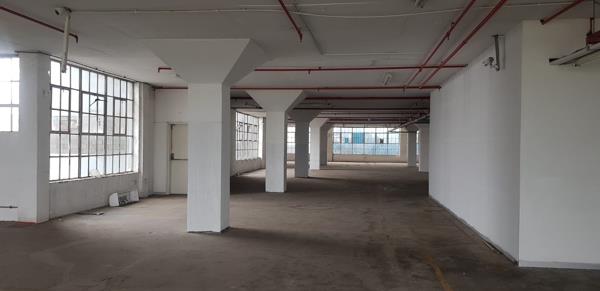 273  m² Commercial space