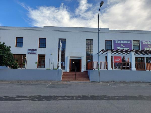 653  m² Commercial space