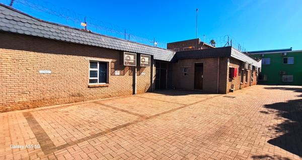 605  m² Commercial space