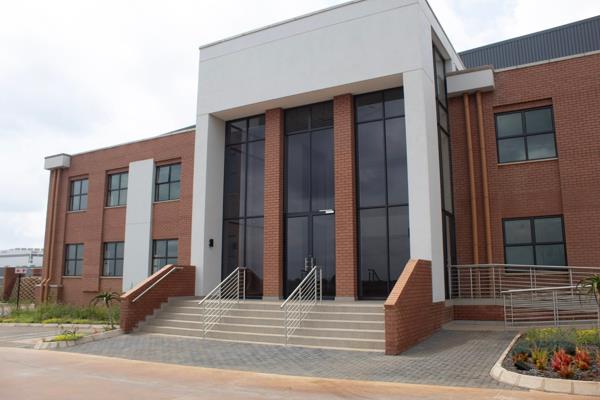 11 050  m² Commercial space