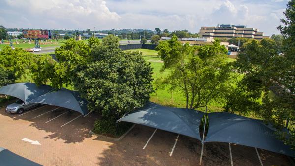 896  m² Commercial space