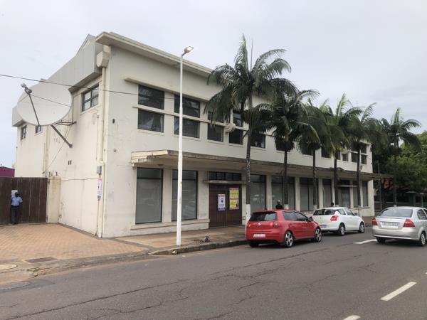 1 200  m² Commercial space