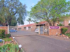 Townhouse in Pierre van Ryneveld
