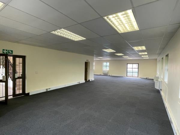 175  m² Commercial space