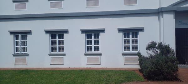 176  m² Commercial space