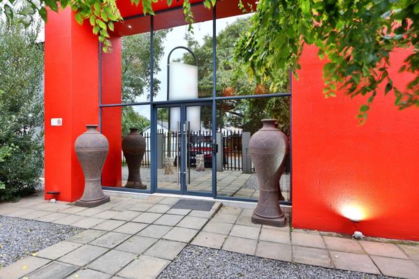 751  m² Commercial space