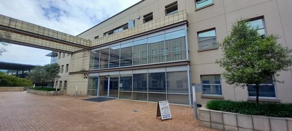 762  m² Commercial space