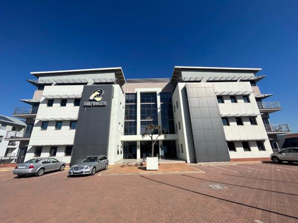 566  m² Office Space