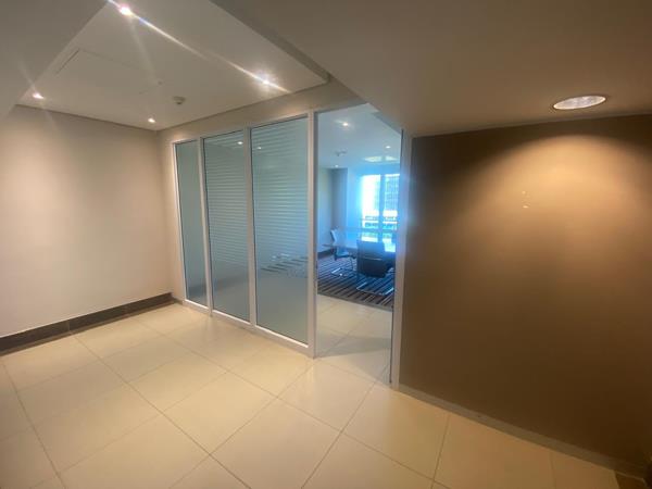 570  m² Office Space