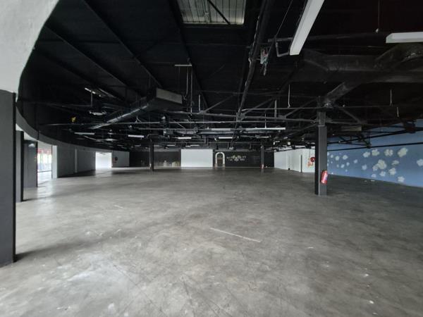 1 120  m² Office Space