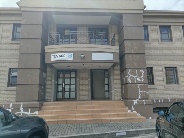 310  m² Commercial space