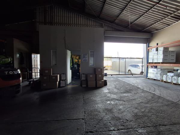 1 700  m² Industrial space