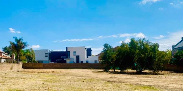 1 065 m² Land