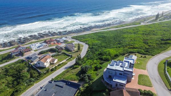 1 079 m² Land