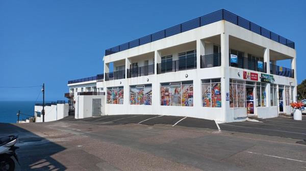 1 047  m² Commercial space