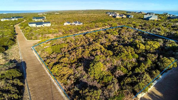 1 496 m² Land