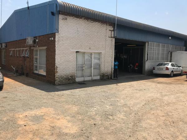 1 950  m² Industrial space