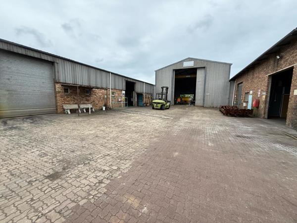 4 800  m² Industrial space