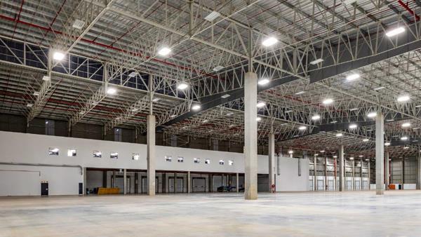 8 000  m² Industrial space