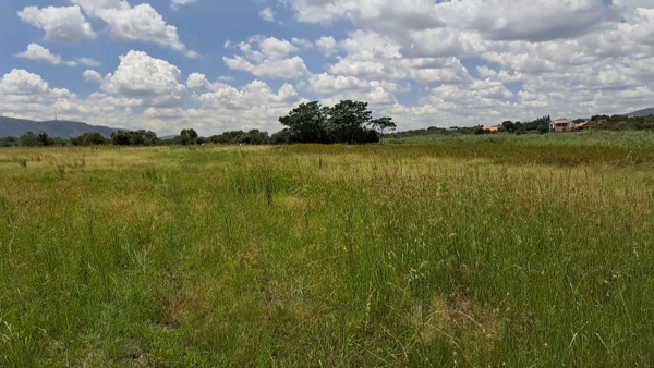 1 077 m² Land