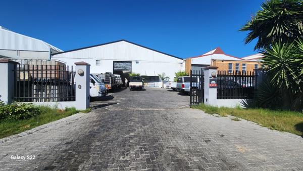 697  m² Industrial space